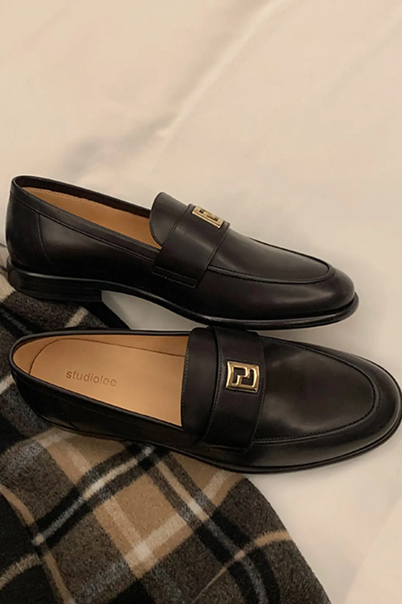 Amozae-Pointed-toe Metal Buckle Loafers