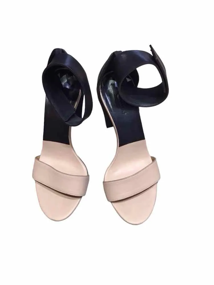 Chloe Nude and Black Size 36.5 Shoes