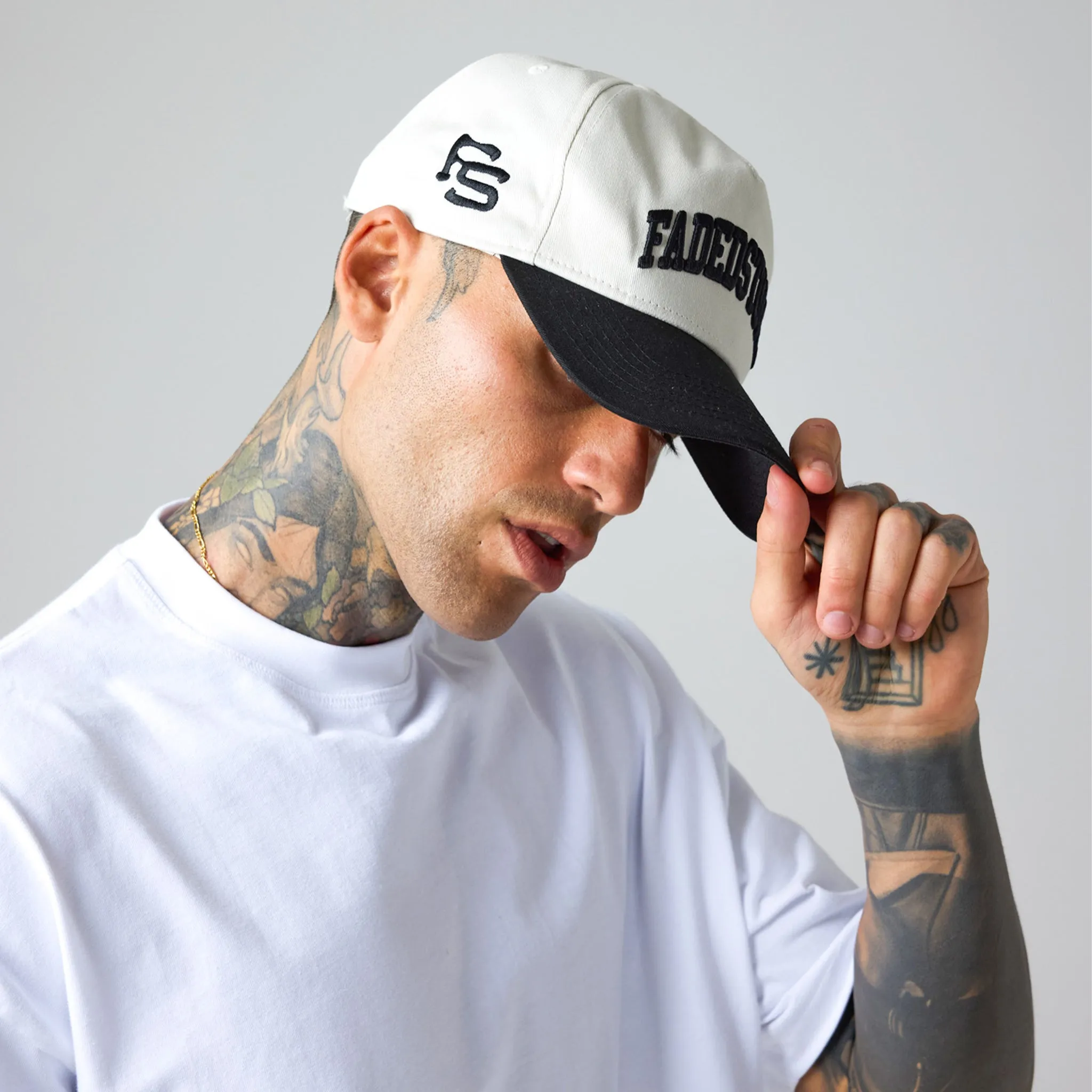 Contrast Cap I Off White Black