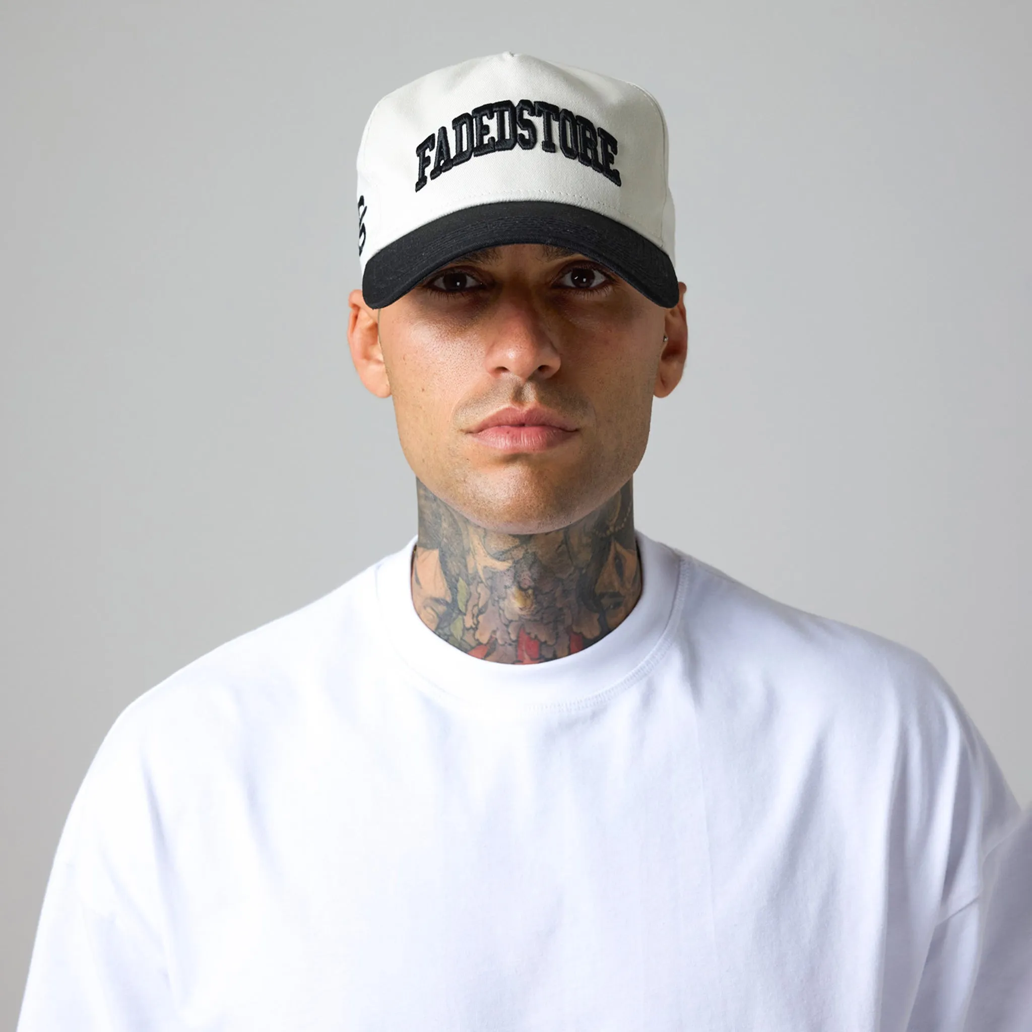 Contrast Cap I Off White Black