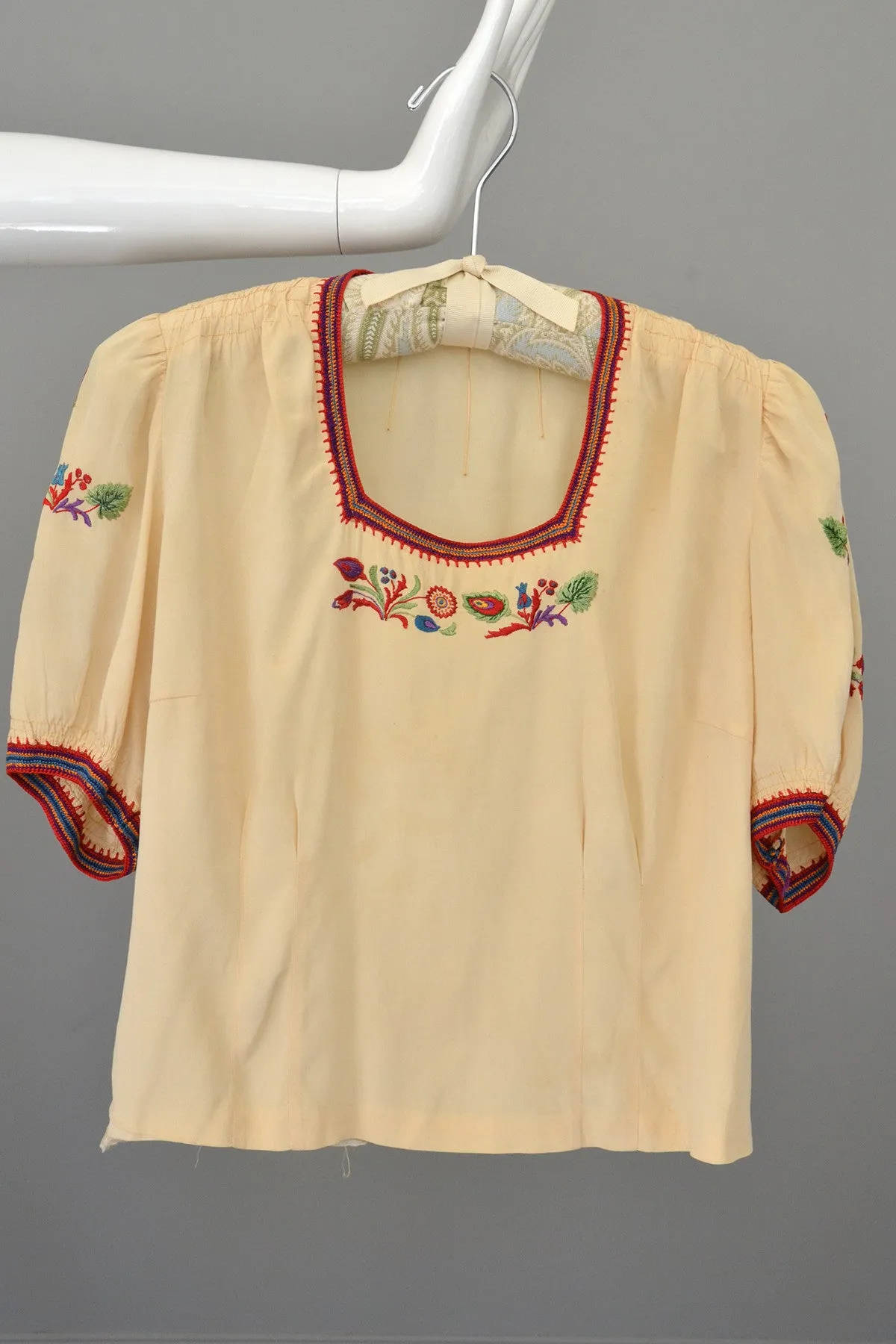 Cream Ecru Floral Embroidered Crochet Trim Vintage Peasant Top