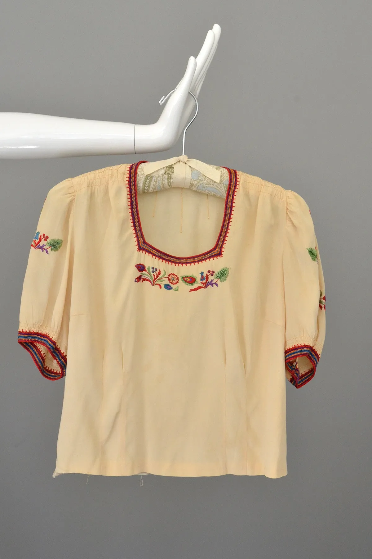 Cream Ecru Floral Embroidered Crochet Trim Vintage Peasant Top