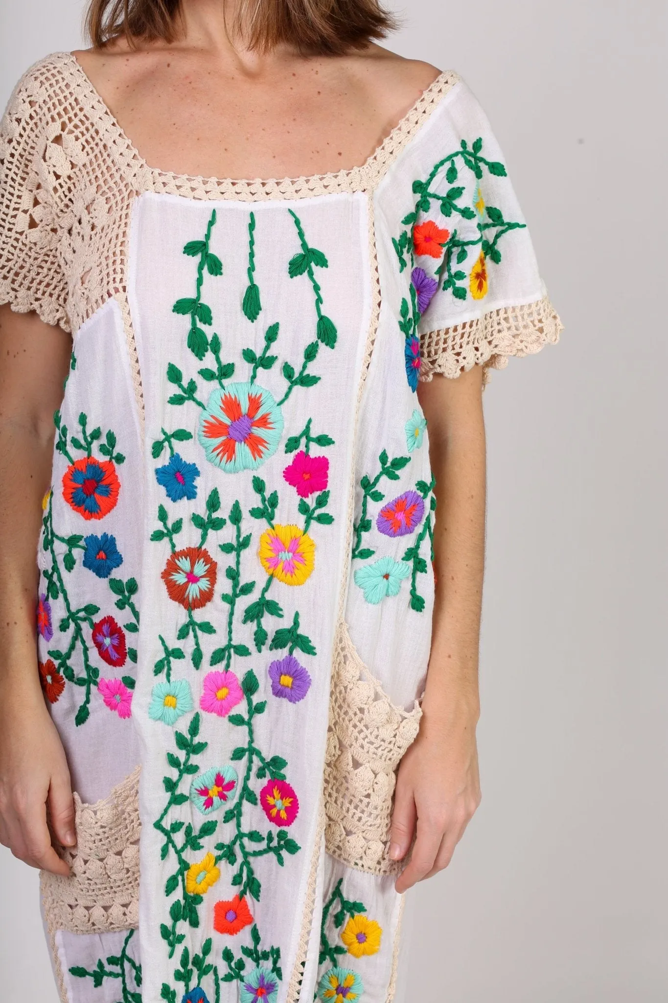 EMBROIDERED DRESS ISABELLE