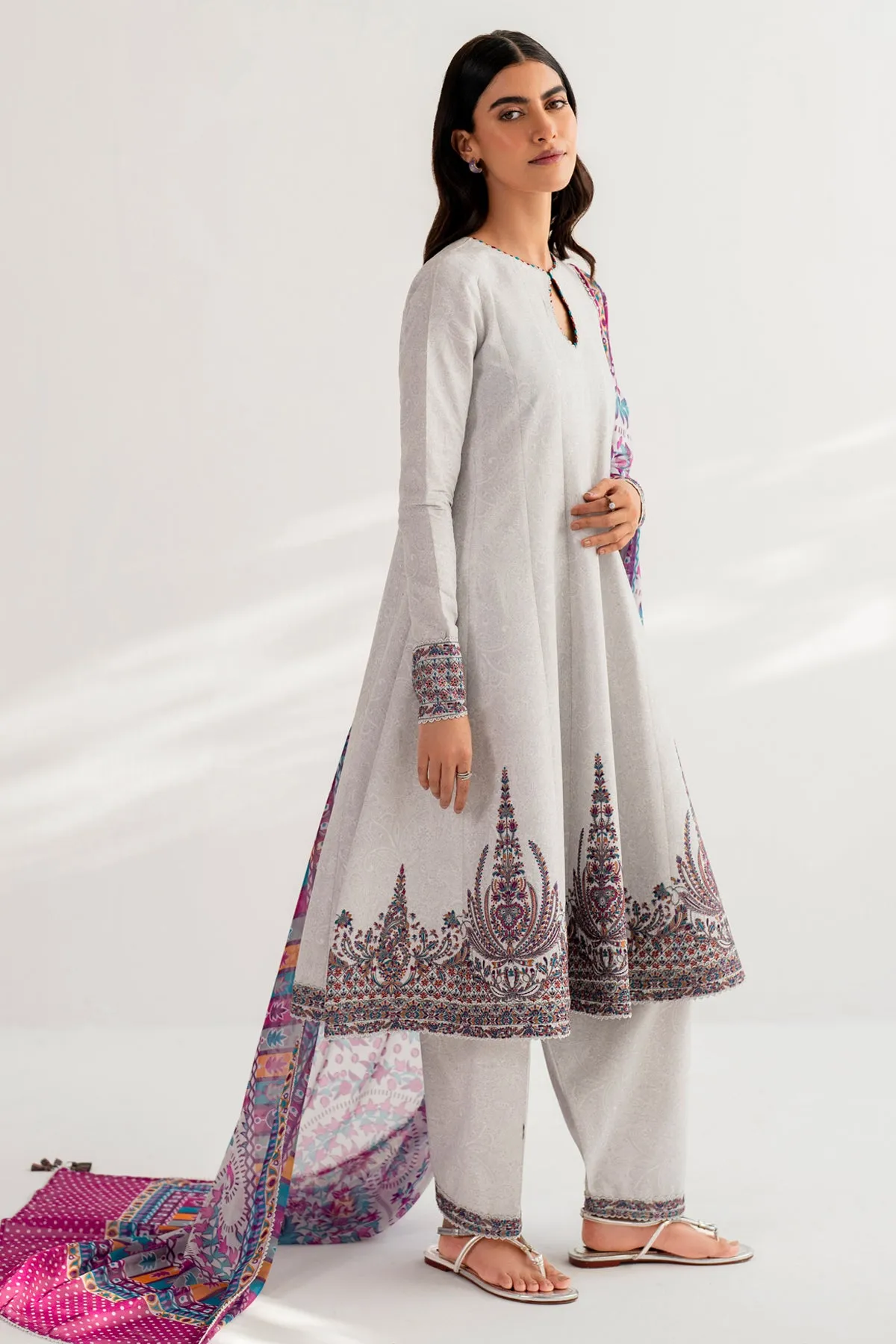 Embroidered Lawn USE - 9094