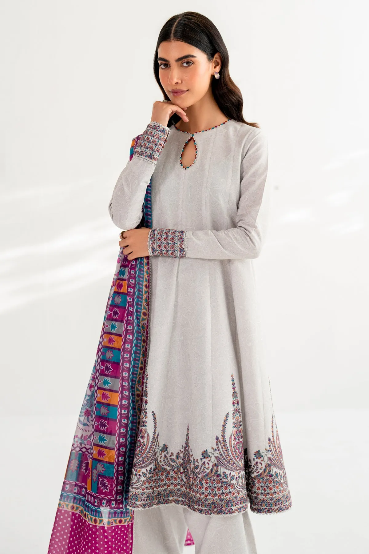 Embroidered Lawn USE - 9094