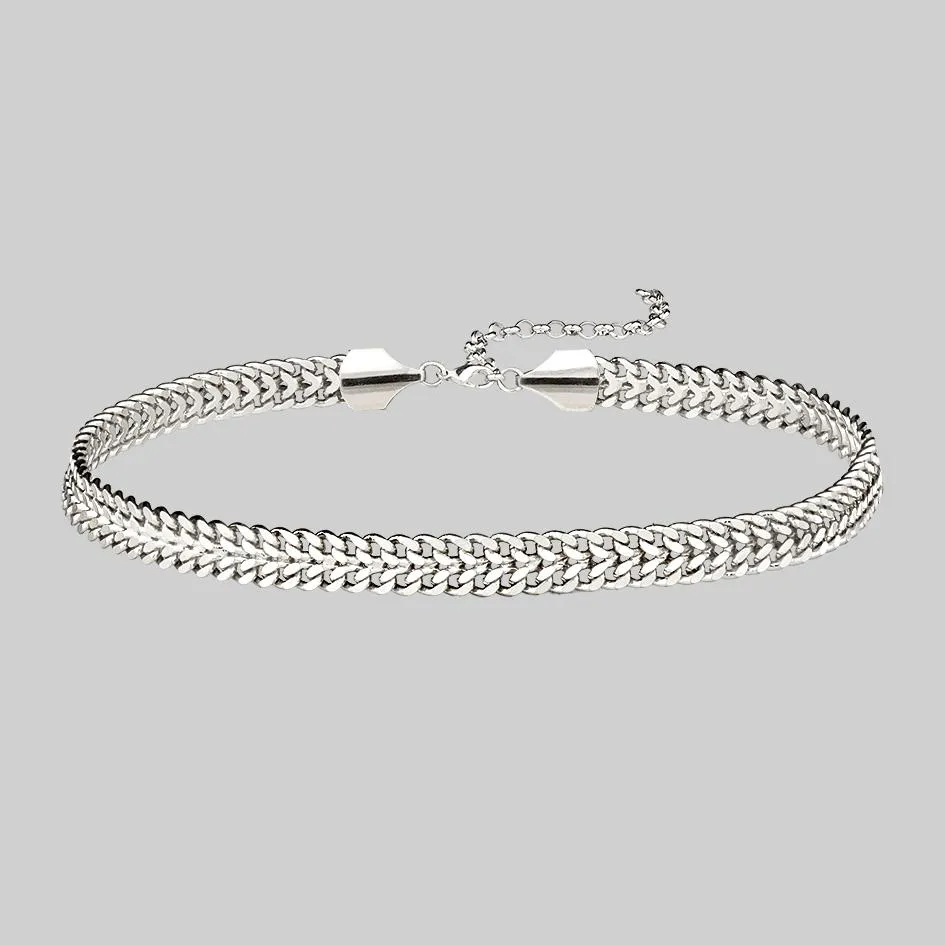 SOLACE. Wide Curb Chain Choker - Silver