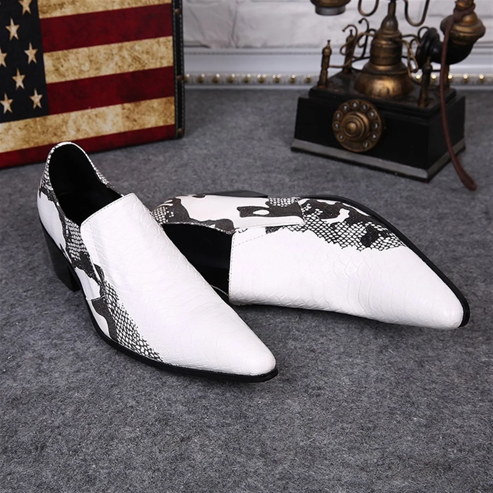 Two Tones Pointed Low Top Printed Men Oxfords