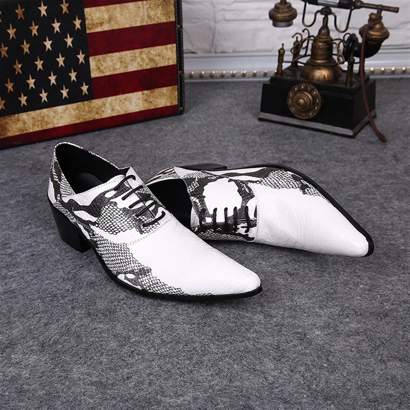 Two Tones Pointed Low Top Printed Men Oxfords