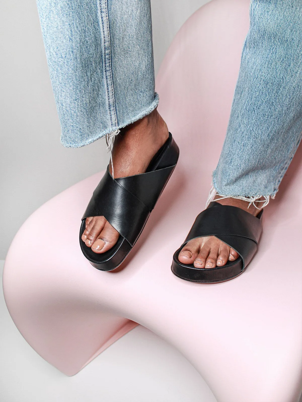 Urbino Black Leather Flat Sandals